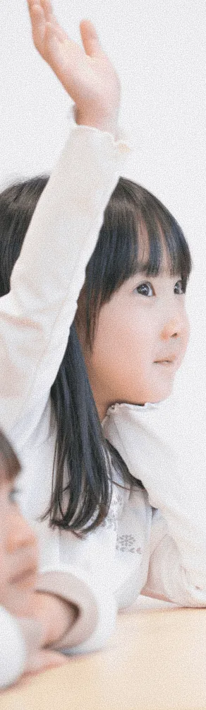 外遊びを楽しむ子どもたち